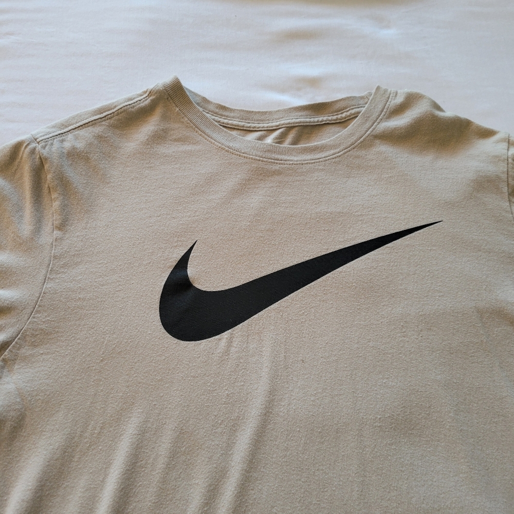 Nike Men's Tan T-Shirt Medium Nike Tee - Picture 2 of 5